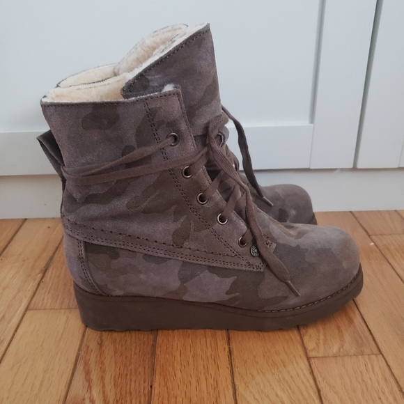Bearpaw Camouflage Lace-up  Ankle Boot - Picture 1 of 4